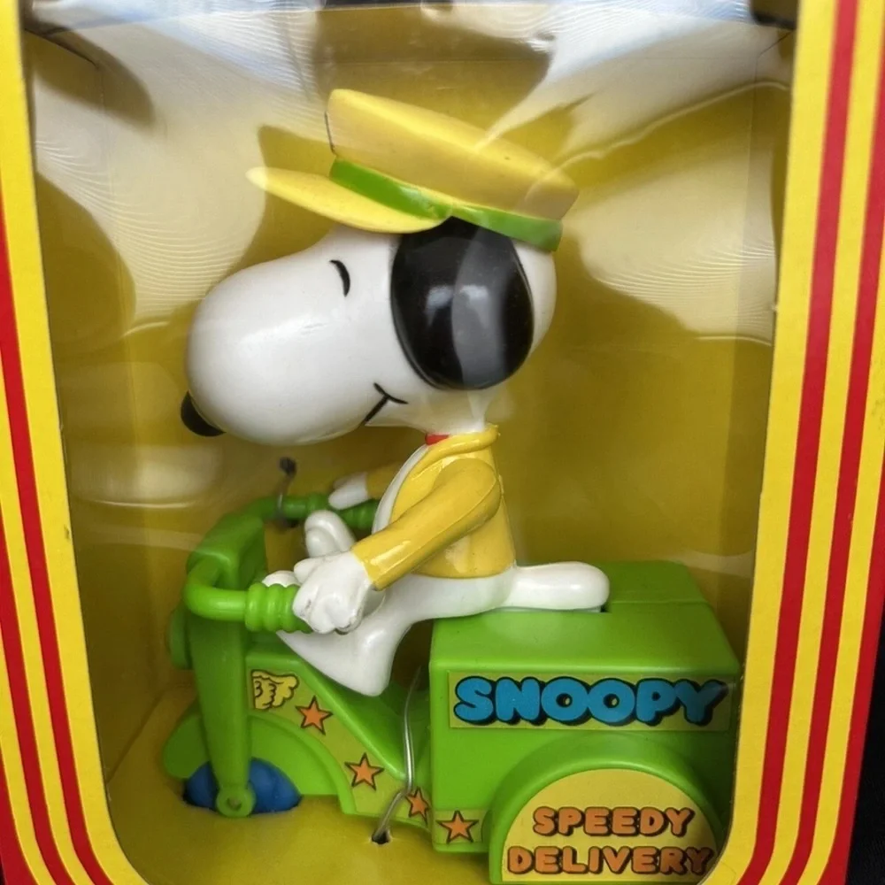 Vintage 1965 Aviva Hasbro Snoopy Speedy Delivery Motorized Scooter Opened Box